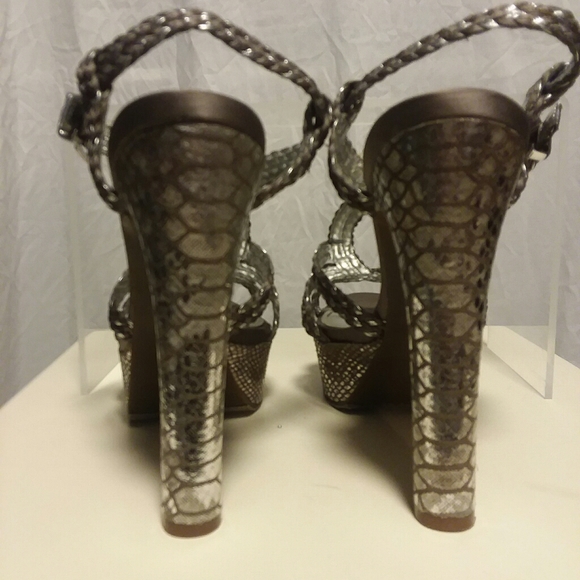 Lavender /gray silver platform heels - Picture 4 of 11